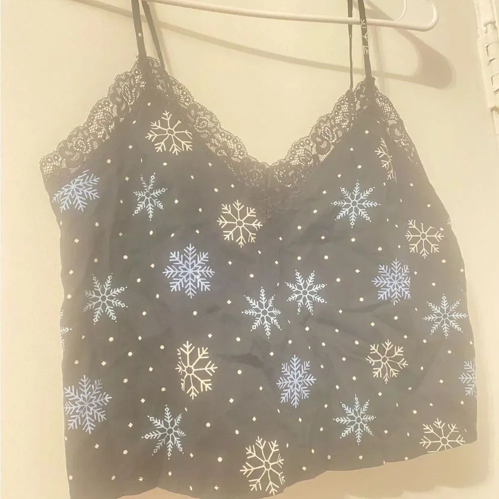 🎉COLSIE Women’s Top Snowflake Print Lace Trim Cami Size: Small 💥